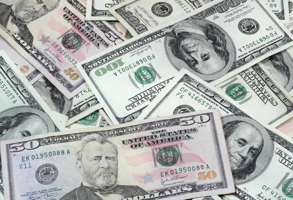 Dollar Finds Support on Higher T-Note Yields