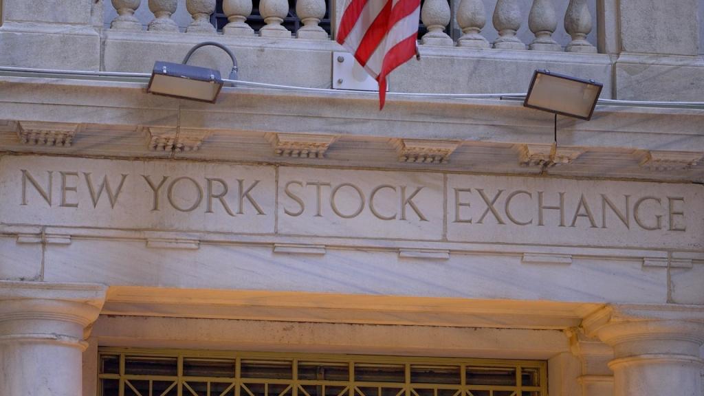 Stocks Settle Higher as a Weak Jobs Report Allays Rate Hike Fears
